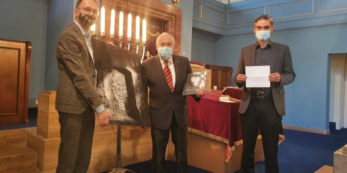 Spendenübergabe an die Jüdische Landesgemeinde