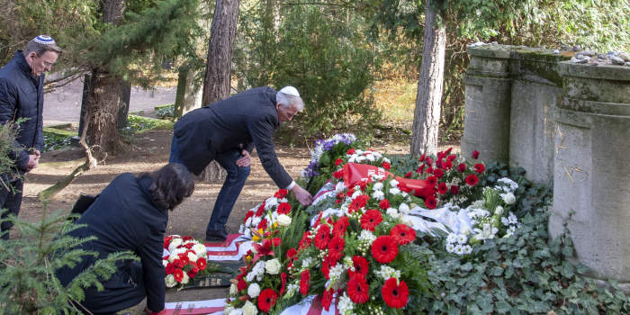 Kranzniederlegung auf Jüdischem Friedhof