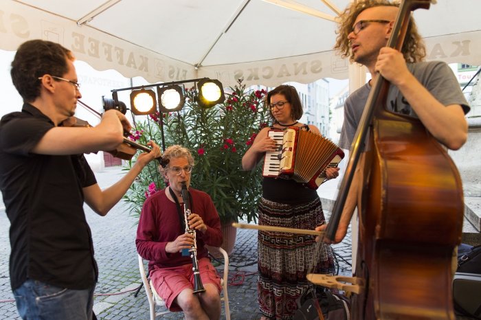 Yiddish Summer Weimar goes Erfurt 2017 – Jamsession Felikss Livschits 2015 (2) vier Musiker mit Instrumenten
