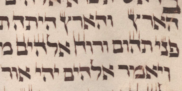 „Die Geheimnisse der Buchstabenkrönchen in den Erfurter Torarollen“: „Arain! Der Erfurter Synagogenabend“ am 8. Mai mit Annett Martini