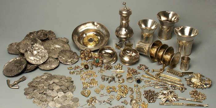 Objekte aus dem Erfurter Schatz in der Ausstellung „Savants et Croyants“ in Frankreich zu sehen