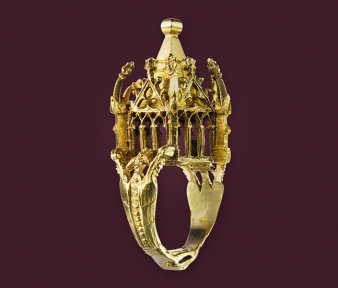 Lavishly decorated golden ring