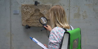 Neues Detektivspiel „Judentum entdecken“ in der Kleinen Synagoge