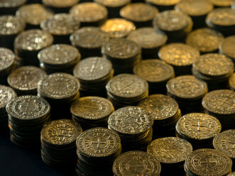 große Menge geprägter Münzen
