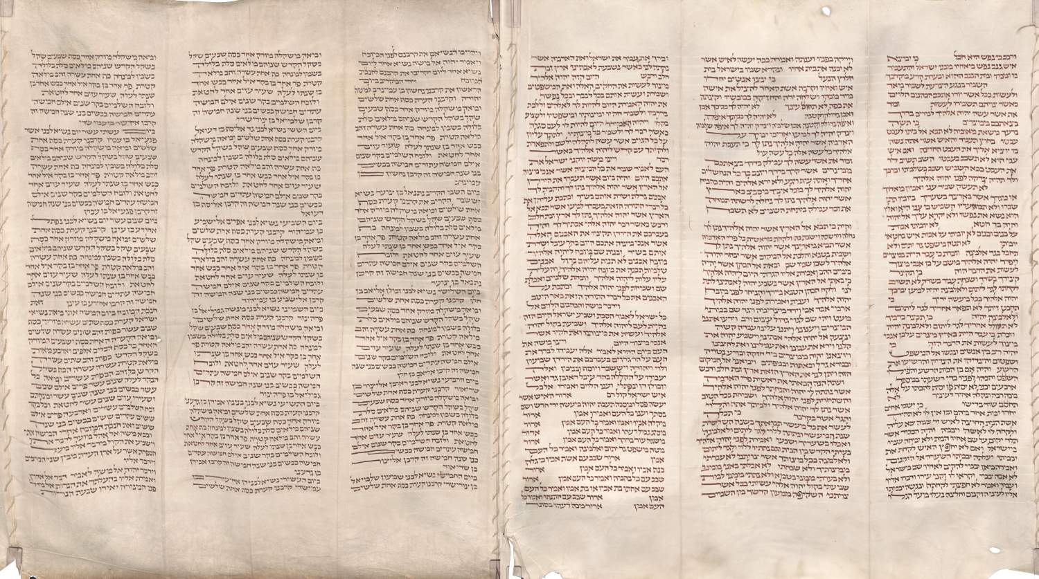 Pergamentseite mit handgeschriebenen Hebräisch