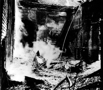 verbrannte Mauern und Reste des Mauerwerks der Großen Synagoge, die die Nationalsozialisten am 9.11.1938 niedergebrannt hatten