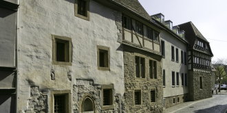 „Wir forschen für das Welterbe“: Drittes Gebäude der Unesco-Bewerbung mit Welterbe-Hinweis versehen